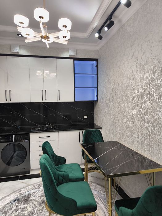 Продам новостройку 3 ком на 6 этаже 10 этажного дома с лифтом 90 кв м