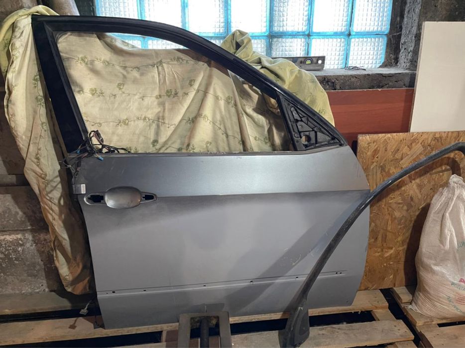 Автозапчасти , дверь от машины