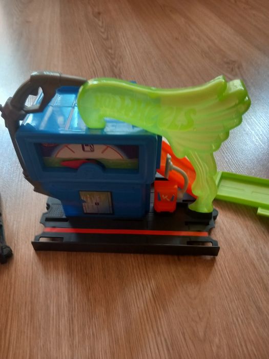 Hot wheels играчки