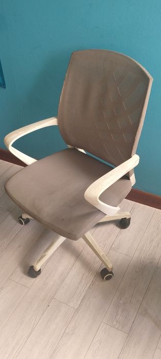 Продам стулья офисные