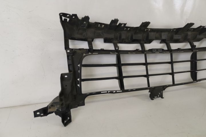 Оригинална централна решетка в добро състояние Порше Кайен / Porsche C