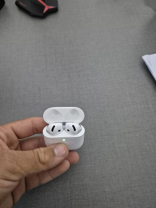 Vând Airpods gen 4