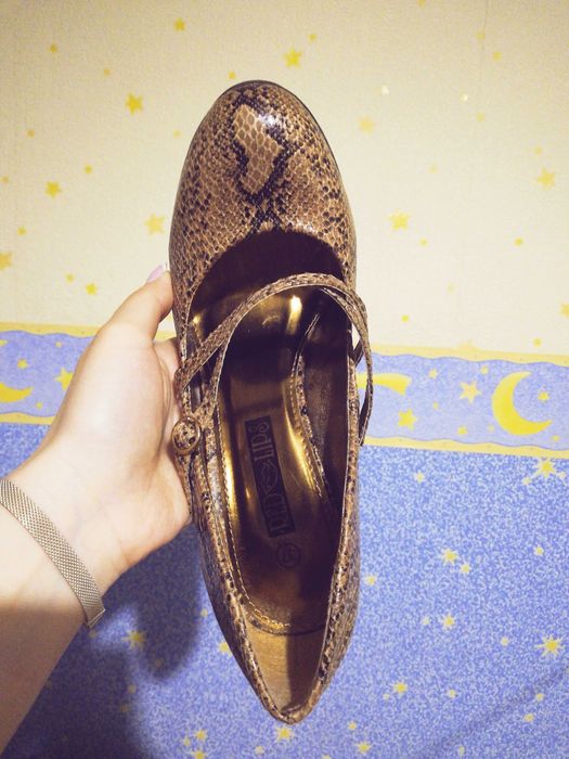 Обувки на висок ток