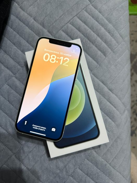 Продам iPhone 12 в отличном состоянии