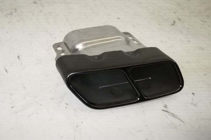 Оригинален десен изпускателен накрайник в добро състояние AMG Мерцедес