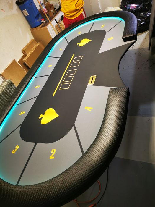 Mese de poker personalizate