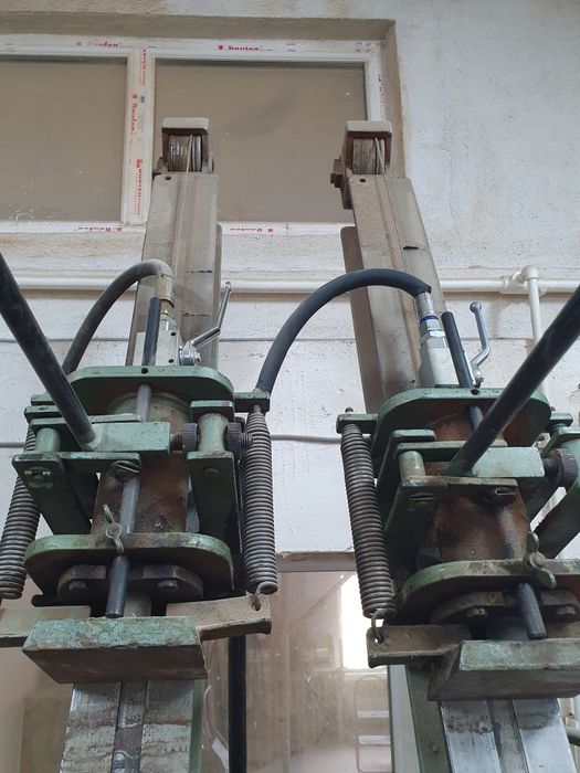 Presa hidraulică, de dimensiuni mari, pentru lemn, MAWEG
