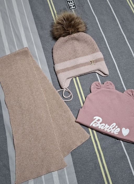 Продаётся шапка комплект в отличном состоянии