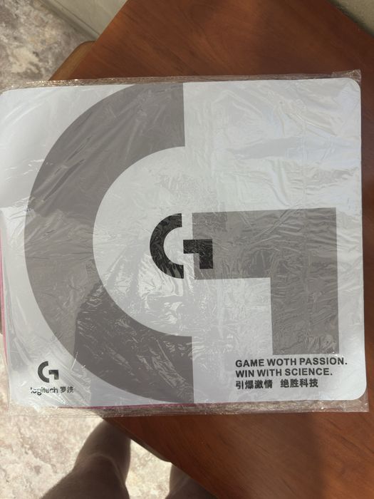 Продам игровой коврик Logitech