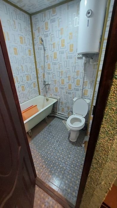 Продаётся дом в Ахангаране 4 микро 1этаж в хорошем 4район