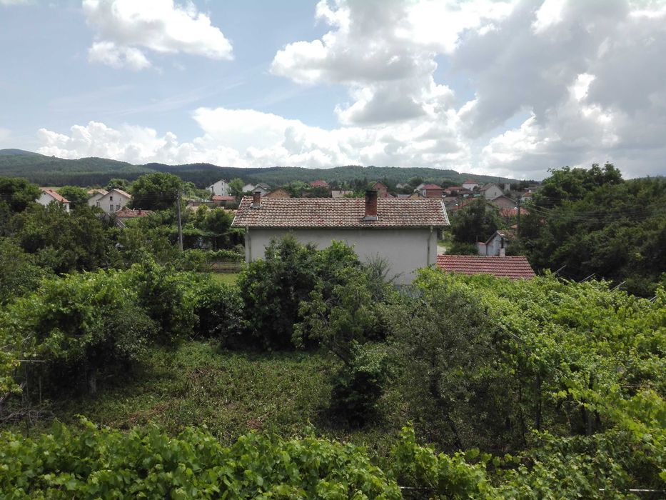 330 кв.м. Къща Вила в с. Ягода, 15км от Стара Загора, двор 1330кв.м.