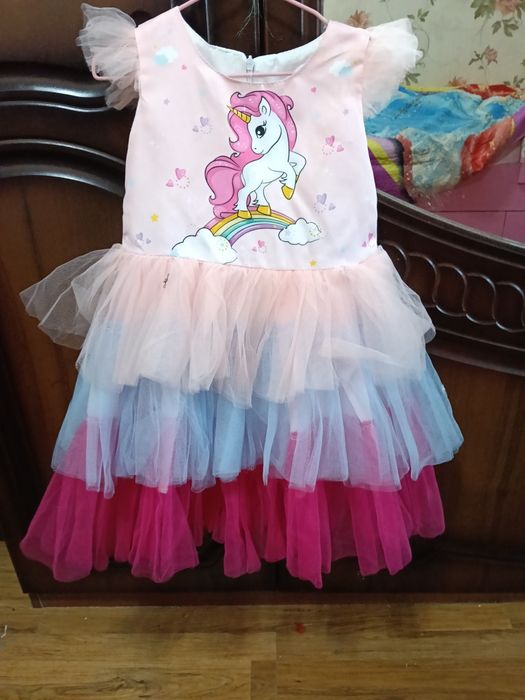 Продам праздничные платья