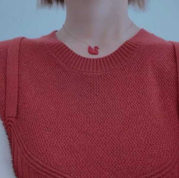 Lănțișor Swarovski Swan / Lebădă Roșie - nou, în cutie