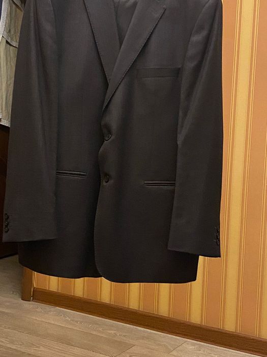 Продаю мужские костюмы