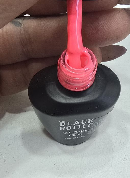 6 цвята гел лак на The black bottle