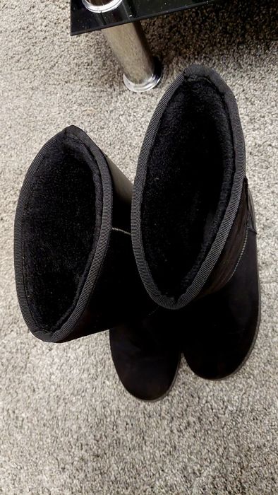 Продавам велурени ботуши
