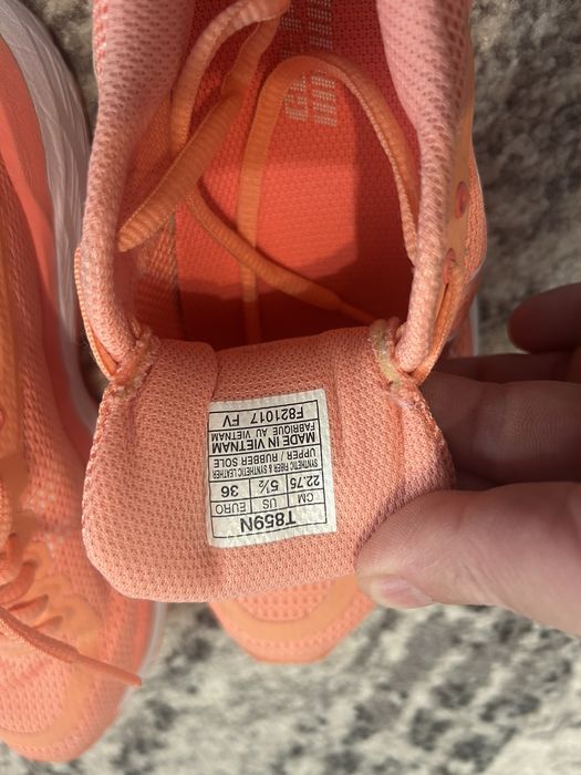 Asics nr 36 int 23 cm pret 100 lei