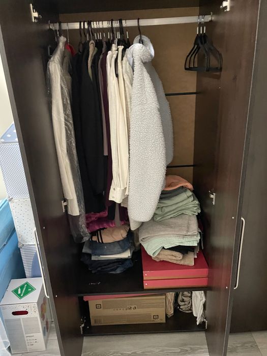 Продавам гардероб „Офелия“ – почти нов