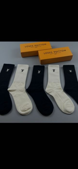 Șosete Louis Vuitton, UGG, Burberry, model 2026, prețul este ptr o pereche