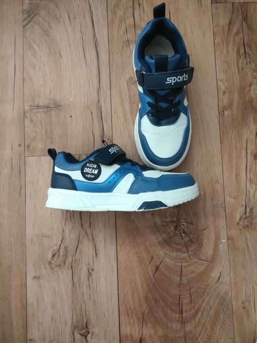 Продам кроссовки на мальчика