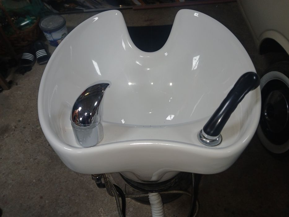 Scaun cu lavoar pentru cuafor