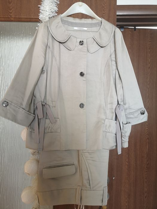 Кокетно костюмче от испанска фирма.