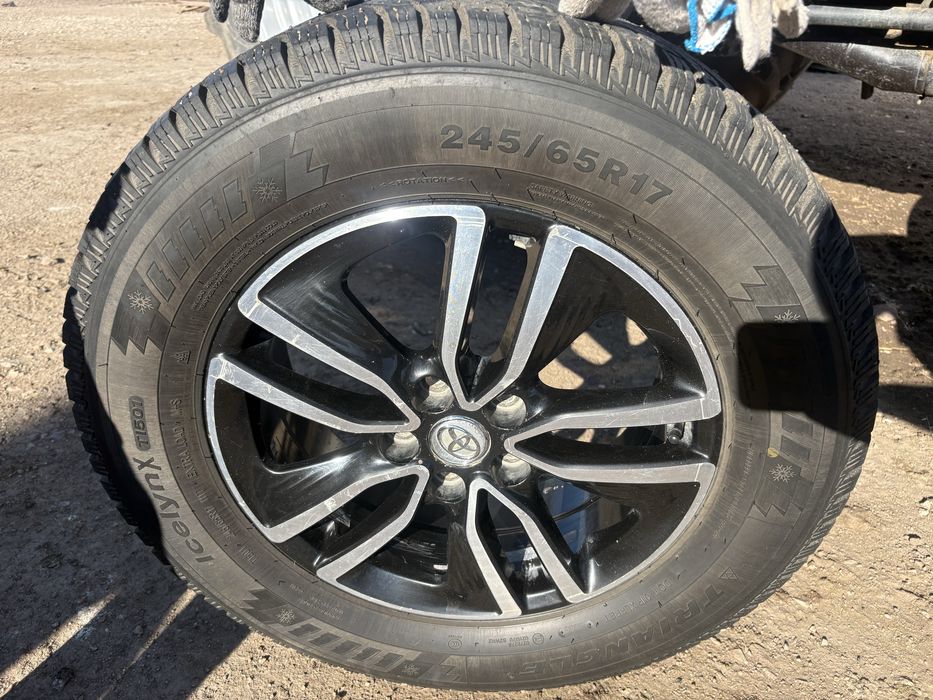 Продам диски с шинами на r17