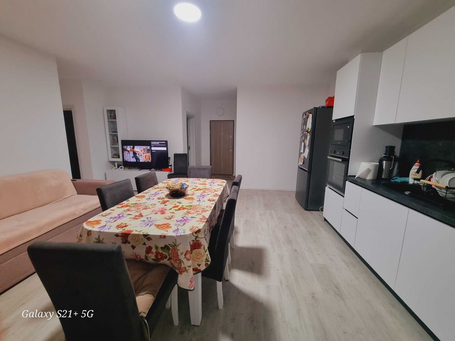 Apartament 3 camere de inchiriat
