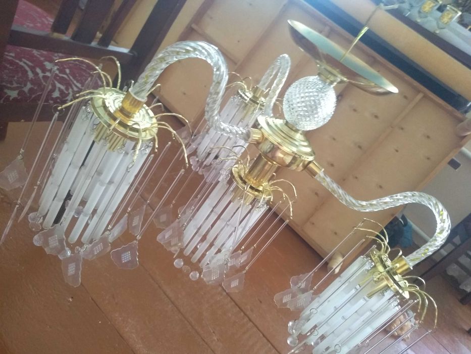 Lyustra satiladi  2 Dana bahasi 100 miň swmnan. Toliq isleydi.