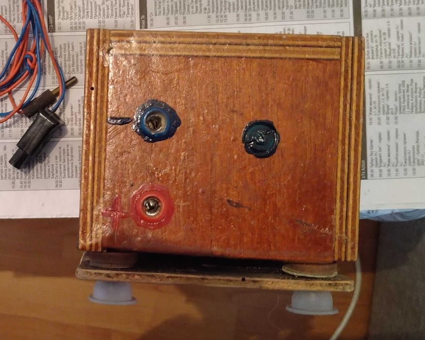 Стабилизиран токоизправител 220 V => 3-5-8 V, 0.5 A