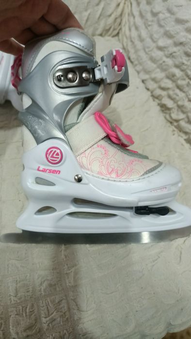 Продам коньки Larsen