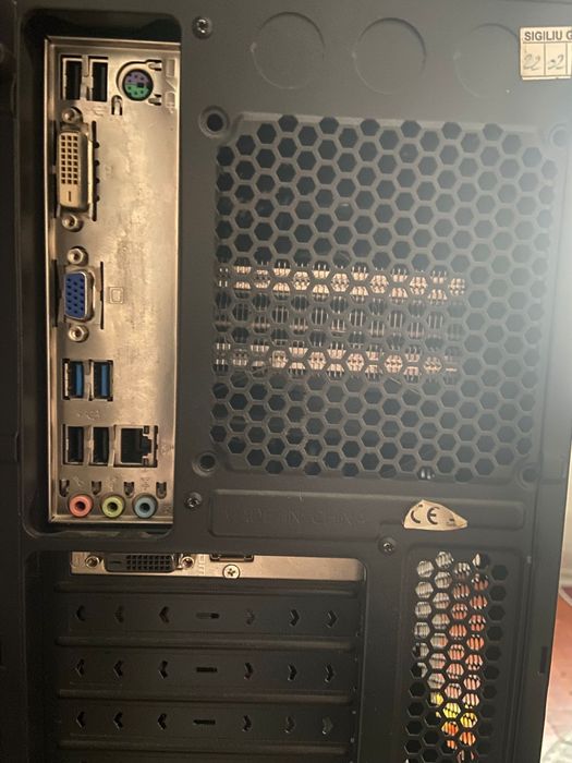 Vând pc gaming cu monitor