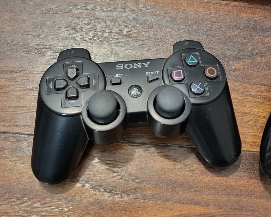 Playstation 3 Superslim modat, 500 gb + 2 controllere + multe jocuri ps3 (Fifa 19, GTA  5, Minecraft, etc)