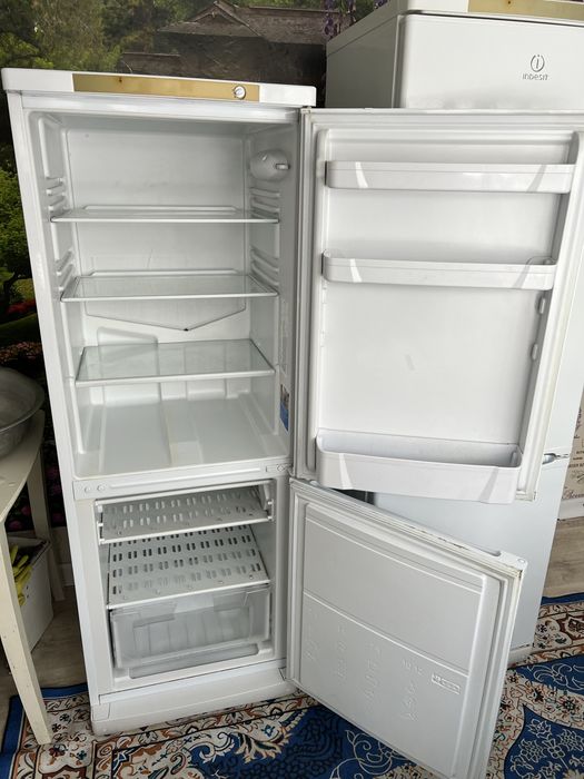 Продам Холодильник с Машинкой