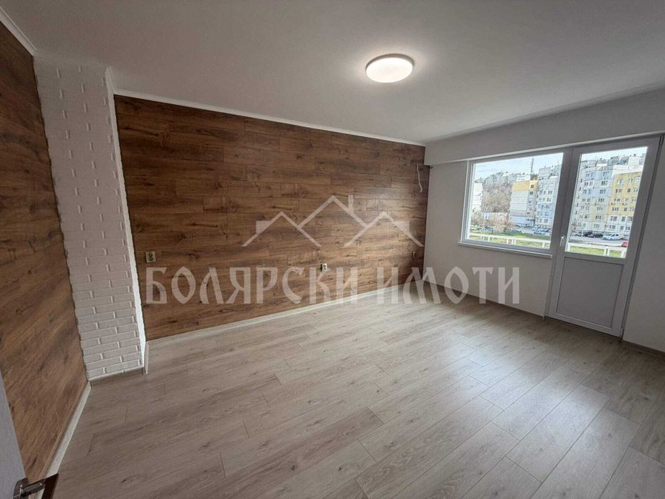 Реновирана Южна гарсониера в кв.Бузлуджа