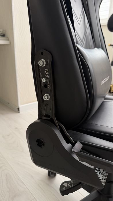 Игровое кресло DxRacer Prince