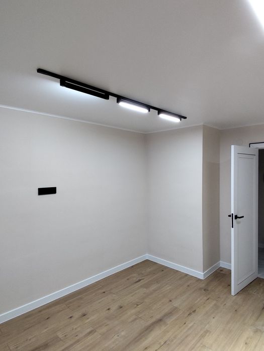 Поклейка обоев / галтелей