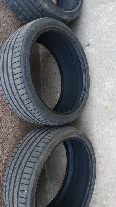 Vând 4 cauciucuri 235 cu 35 pe r19,aproape noi,Landsail,3acelasi profil și unul diferit,0772221788