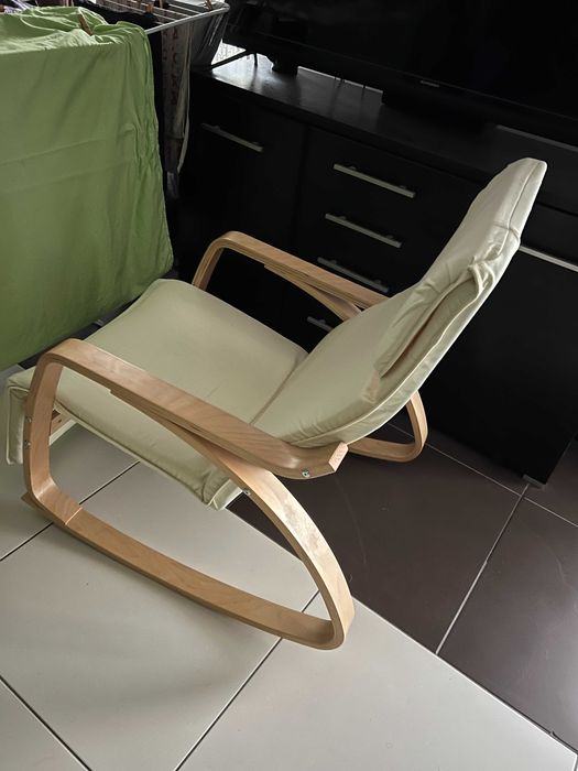 balansoar JYSK lemn alb-crem fotoliu