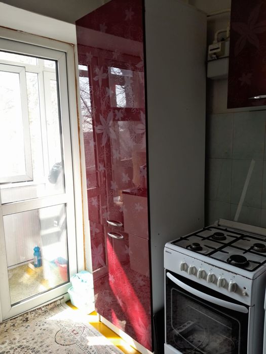 Продам кухонный  гарнитур из 6 предметов