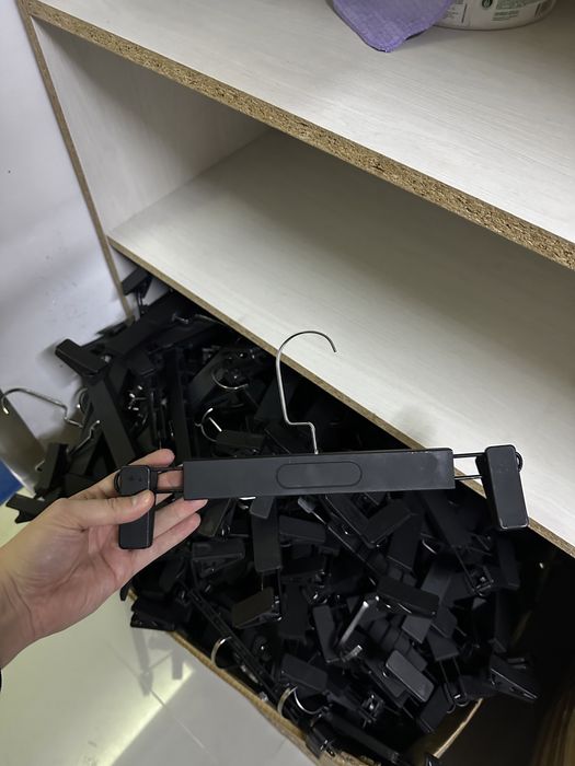 Продаются вешалки и прищепки