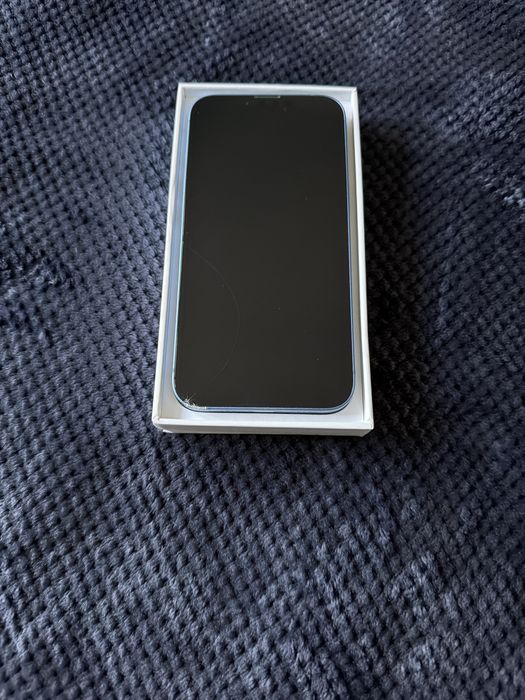Iphone 13 128ГБ в синем цвете.