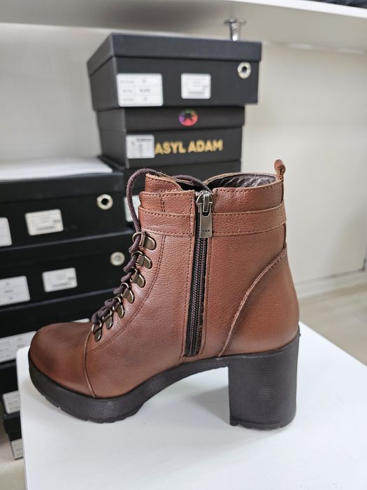 Зимние сапоги-ботильоны