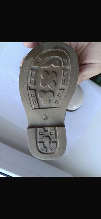 Продам детские туфли