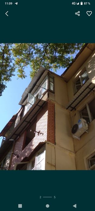 Устанавливаем козырьки. Решотки на окна.