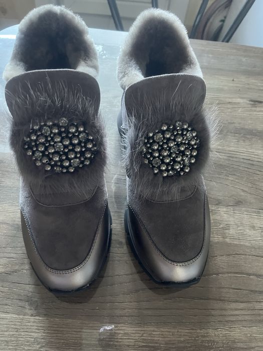 Продам кроссовки новые зимние