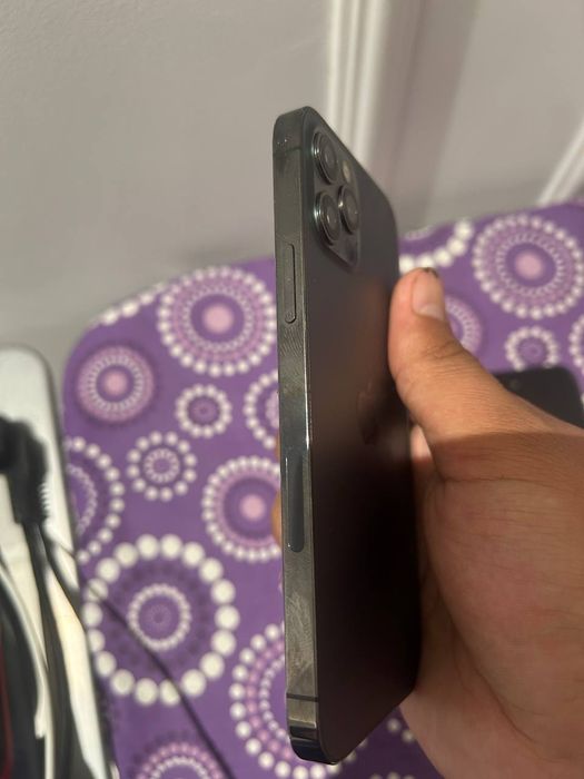 Iphone 12 pro.        Z