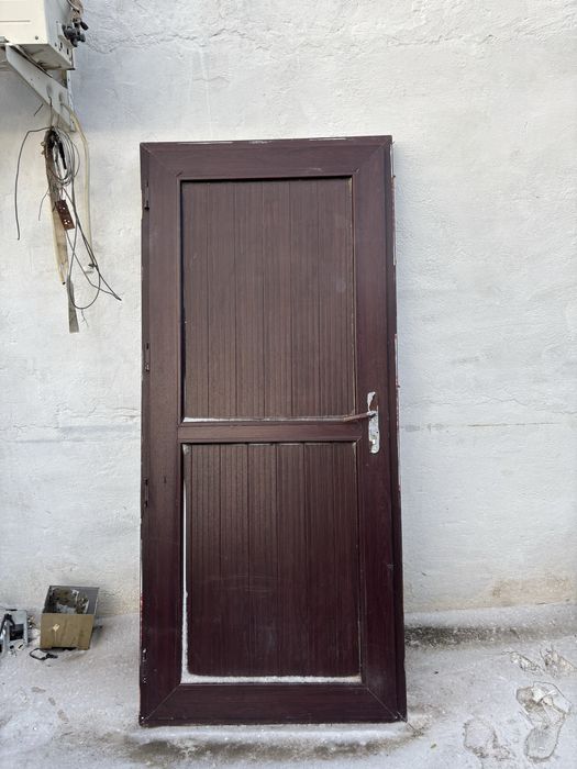 Б/у пластик есік сатылады