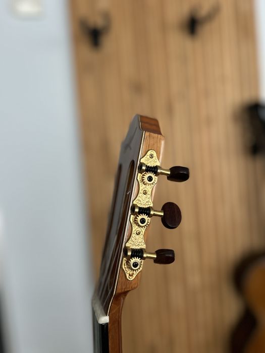 Акустична китара КРЕМОНА ФИЕСТА