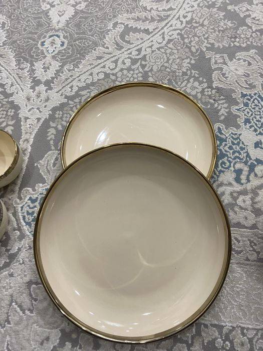 Продам два столовых сервиза!